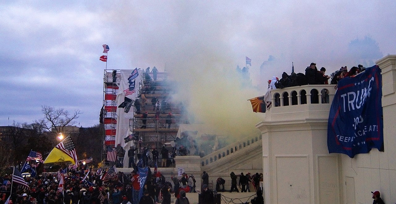 Tårgas utanför Kapitolium