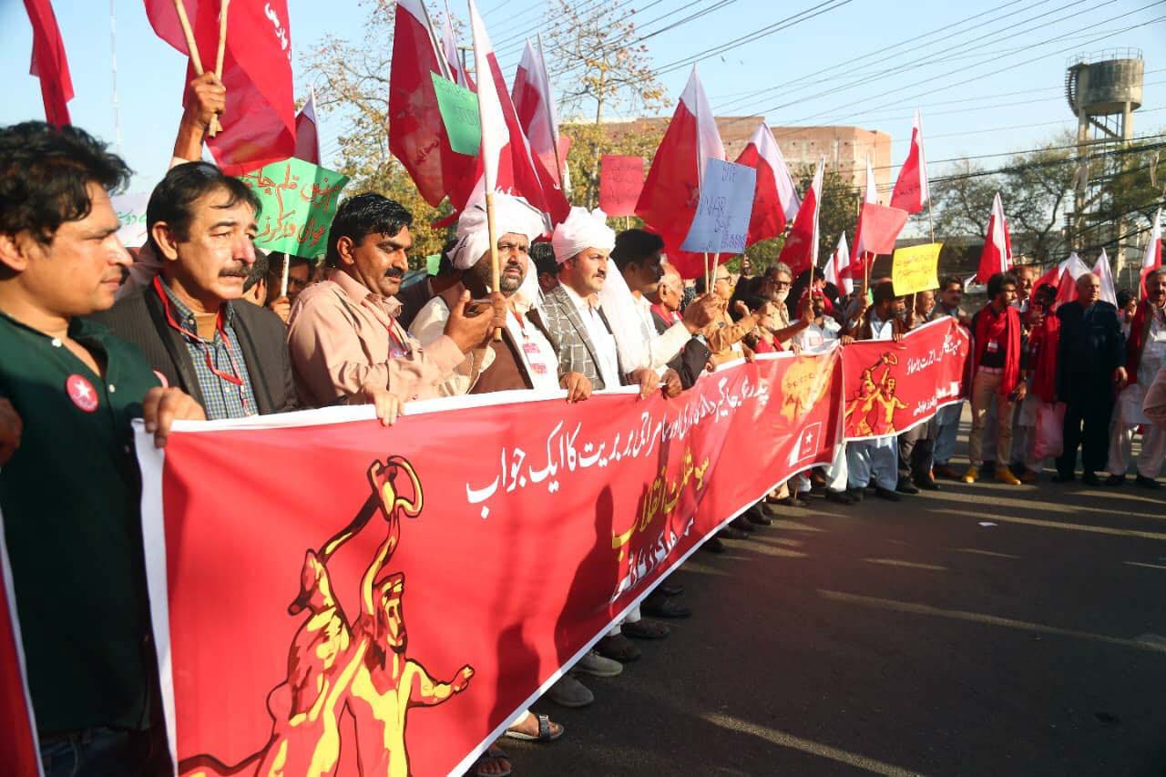 Pakistanska socialister demonstrerar