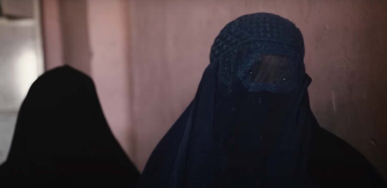 Två afghanska kvinnor i burka