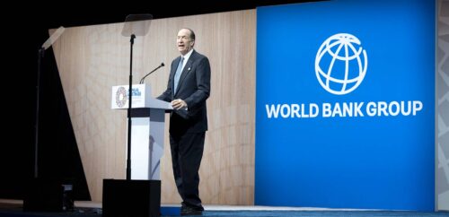 Talare på konferens med Världsbanken