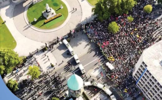 Demonstration mot högerextremism, fotad från luften