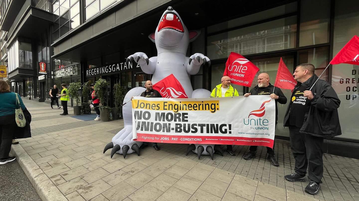 Unite the Union protesterar utanför Microsoft i Stockholm