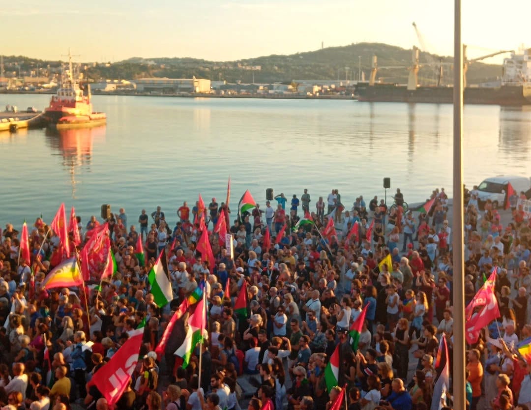 Demonstration i hamnen i Ancona