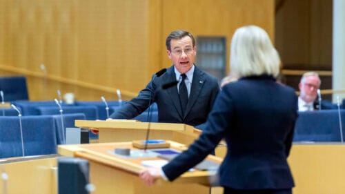 Ulf Kristersson debatterar med Magdalena Andersson i riksdagen