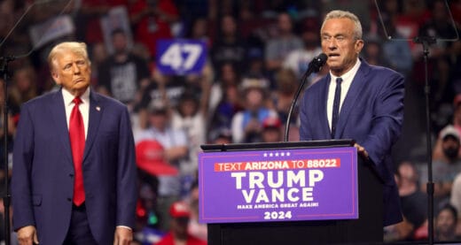 Donald Trump och Robert F. Kennedy Jr på ett valmöte 2024