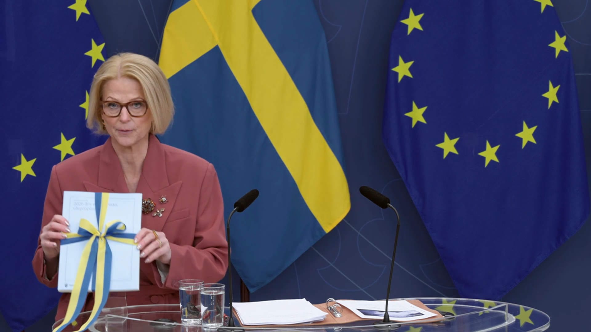 Finansminister Elisabeth Svantesson håller i vårbudgeten