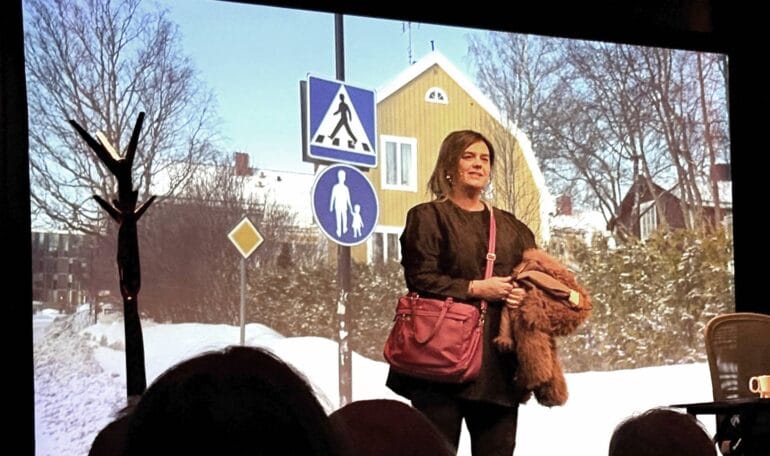 Från Ingela Walls teaterföreställning