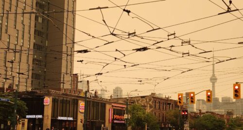 Rök från skogsbränder drar in i Toronto