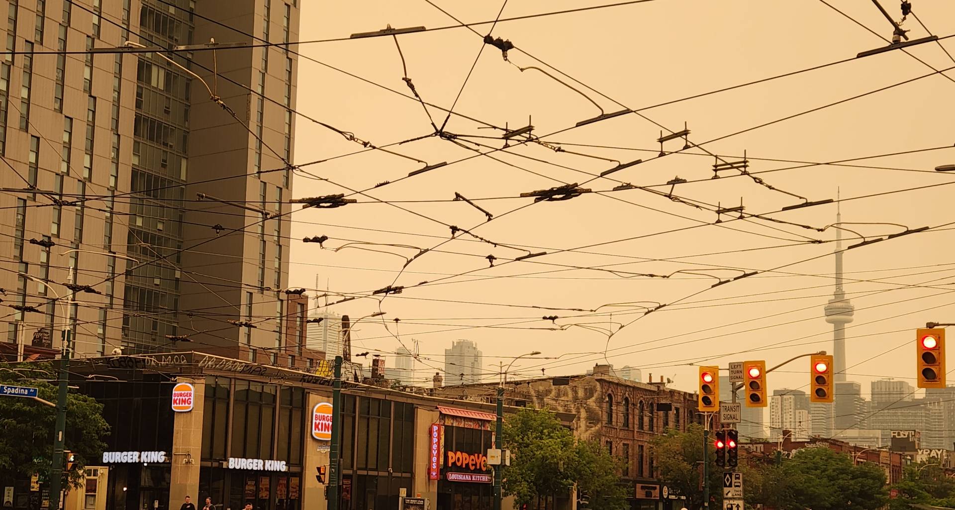 Rök från skogsbränder drar in i Toronto